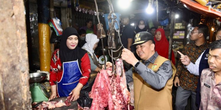 Pastikan Stok dan Harga Bahan Pokok Aman, Pj Gubernur Sumsel Agus Fatoni Sidak Pasar