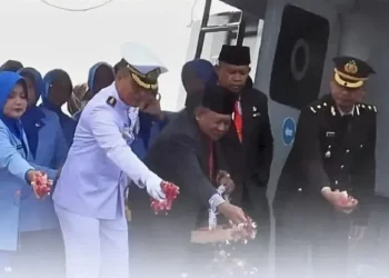 Peringati Hari Pahlawan, Wakil Walikota Deddy Amarullah Bersama Forkopimda Tabur Bunga di Laut