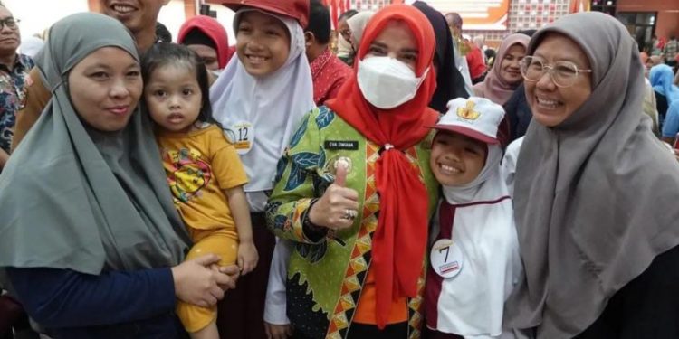 Walikota Eva Dwiana Ajak Masyarakat Lestarikan dan Berbahasa Lampung