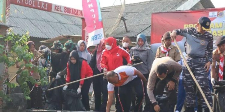 Pemkot Bandar Lampung Bersama TNI AL Grebek Sungai