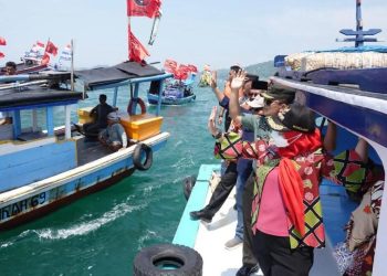 Walikota Bandar Lampung Eva Dwiana Buka Kirab Perahu Demokrasi Pemilu 2024