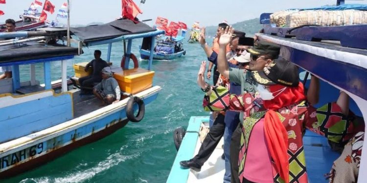 Walikota Bandar Lampung Eva Dwiana Buka Kirab Perahu Demokrasi Pemilu 2024