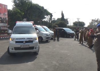 Walikota Eva Dwiana Serahkan Lima Unit Mobil Jenazah Untuk Masyarakat