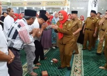 Walikota Eva Dwiana Lepas 228 Jamaah Umroh Kloter Pertama