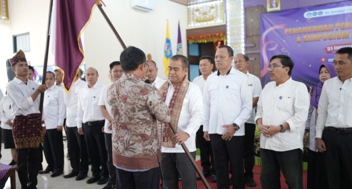 Bustami Zainudin Dilantik Sebagai Ketua IKA FKIP Unila