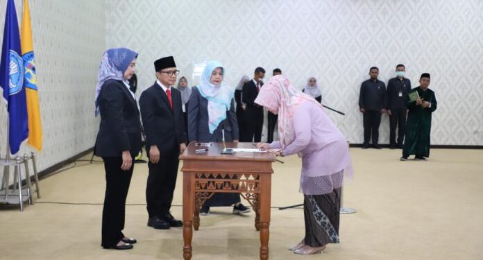 Rektor Unila Lantik Pejabat Posisi Strategis