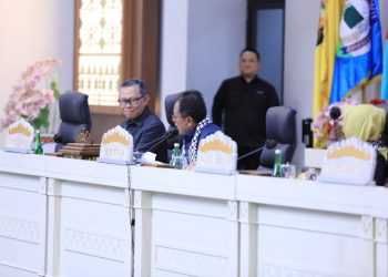 Sekdaprov Fahrizal Hadiri Paripurna DPRD Pembicaraan Tingkat II