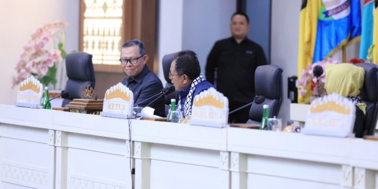 Sekdaprov Fahrizal Hadiri Paripurna DPRD Pembicaraan Tingkat II