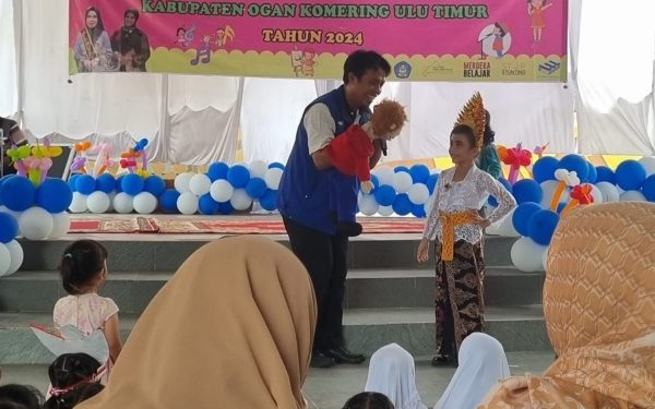 Pendongeng Lampung, Jarwo Songha Meriahkan Erlangga Giat Literasi Keliling Nusantara