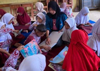 Mahasiswa KKN Unila Gelar Literasi Interaktif di SDN Cugung