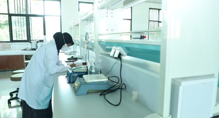 Unila Dapat Hibah Meja Laboratorium Berstandar Internasional