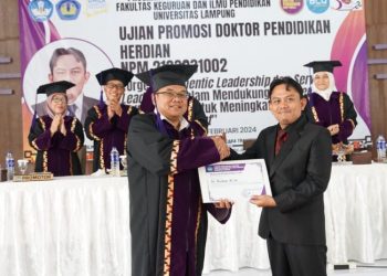 Mahasiswa Doktor FKIP Unila Raih Predikat Cumlaude