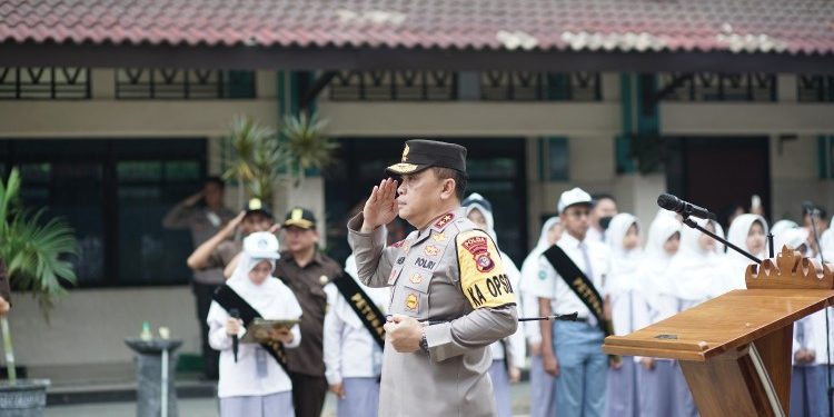 Jadi Pembina Upacara di SMA Al Kautsar, Ini Pesan Kapolda Untuk Pelajar
