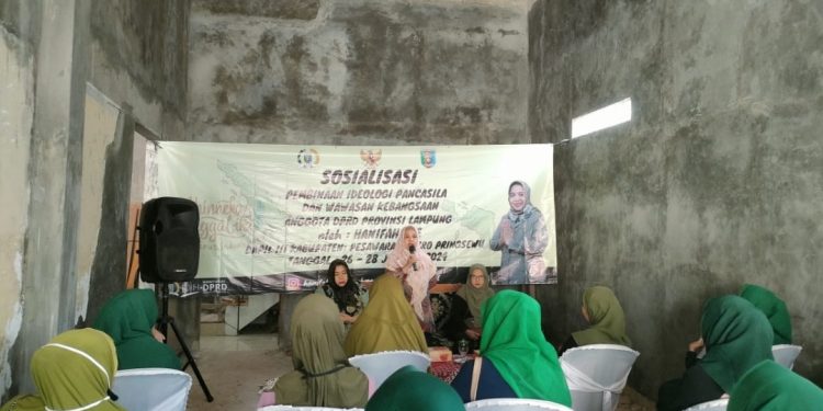 Legislator Hanifah Sosialisasikan Ideologi Pancasila di Desa Paya Kabupaten Pesawaran