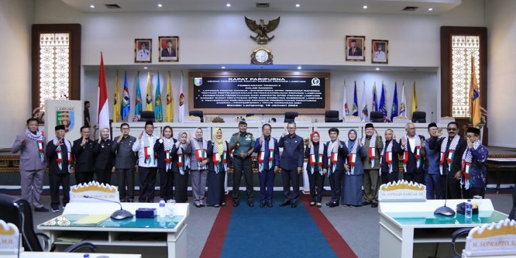 Sekdaprov Hadiri Paripurna DPRD Lampung Dalam laporan Pansus dan Bapemperda