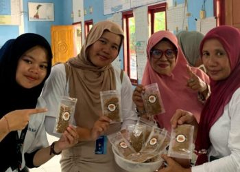 Mahasiswa KKN Unila Gelar Pelatihan Membuat Abon Ikan Pencegah Stunting