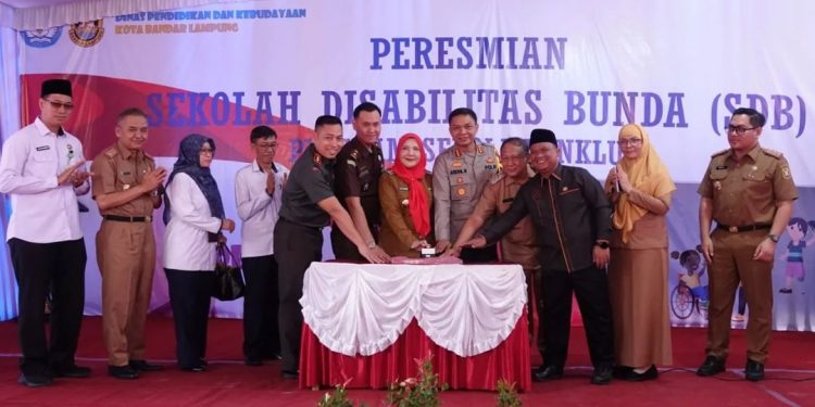 Walikota Eva Dwiana Resmikan Sekolah Disabilitas Negeri Pertama di Indonesia