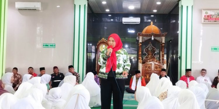 Safari Ramadan, Walikota Eva Dwiana Sosialisasikan Program Beasiswa Pendidikan