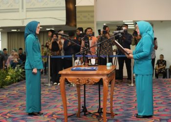Riana Sari Arinal Lantik Agnesia Bulan Rurianti sebagai Penjabat Ketua TP PKK dan Dekranasda Pringsewu