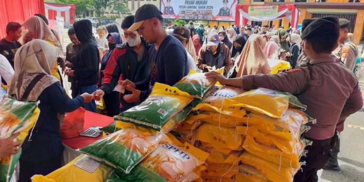Bantu Masyarakat dan Tekan Laju Inflasi, Polda Lampung Gelar Pasar Murah