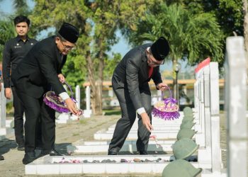 HUT Provinsi Lampung, Sekdaprov Fahrizal Jadi Inspektur Upacara dan Tabur Bunga di Taman Makam Pahlawan
