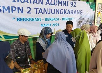 Ikatan Alumni 92 SMPN 2 Tanjungkarang Gelar Pasar Murah