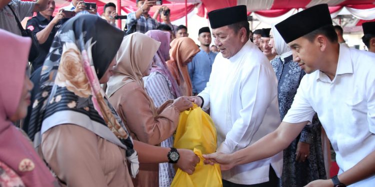 Gubernur Arinal Resmikan Operasi Pasar Beras Medium dan Bagikan Ratusan Paket Sembako di Tanggamus