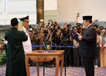 Gubernur Arinal Melantik dan Mengambil Sumpah Jabatan Aswarodi sebagai Penjabat Bupati Lampung Utara