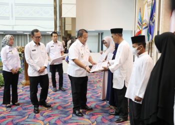 Gubernur Arinal Serahkan Tali Asih kepada Anggota Korpri yang Memasuki Masa Purnabakti dan Yang Meninggal Dunia