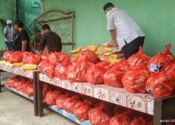 Kagama Lampung Bagikan 100 Paket Sembako Kepada Korban Banjir Gang Cinde