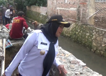 Walikota Eva Dwiana Tinjau Perbaikan Talud di 5 Kecamatan