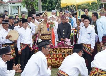 Buka Festifal Ngawo Balak, Bupati Agus Istiqlal : Keberagaman Suku Sebagai Penyangga  Budaya