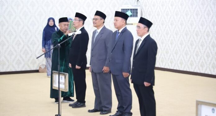 Rektor Unila Lantik Dekan FMIPA Eng Heri Satria