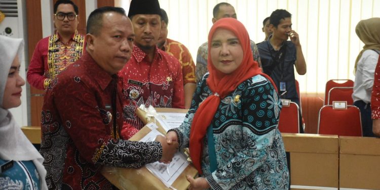 Ringankan Wajib Pajak, Walikota Eva Dwiana Berikan Potongan Tagihan Pajak PBB-P2
