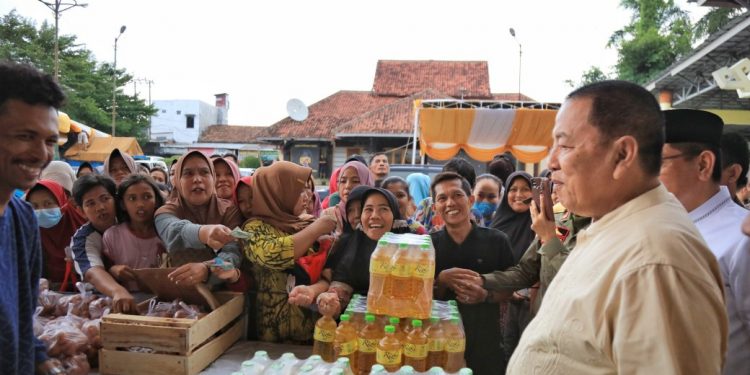 Gubernur Arinal Luncurkan Pasar Murah dan Beri Bansos bagi Masyarakat Kotabumi