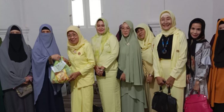 HWK Lampung Serahkan Tali Kasih Kepada Guru Mengaji