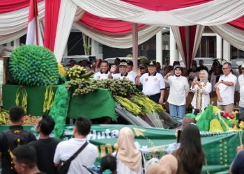 Gubernur Arinal Lepas Kirab Marching Band dan Karnaval Pawai Kendaraan Hias dalam Rangka HUT ke-60
