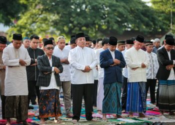 Gubernur Arinal Bersama  Forkopimda Melaksanakan Shalat Idul Fitri 1445 H di Lapangan Korem 043 Garuda Hitam