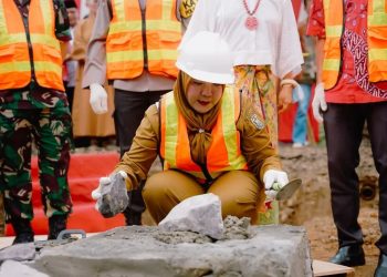 Walikota Eva Dwiana Groundbreaking Pembangunan Tugu Pagoda dan Gapura Teluk Betung Town