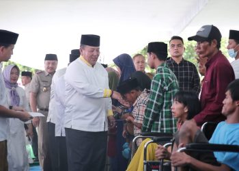 Gubernur Arinal Tinjau Operasi Pasar Murah di Kampung Adi Jaya, Terbanggi Besar