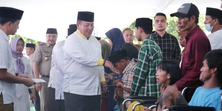 Gubernur Arinal Tinjau Operasi Pasar Murah di Kampung Adi Jaya, Terbanggi Besar