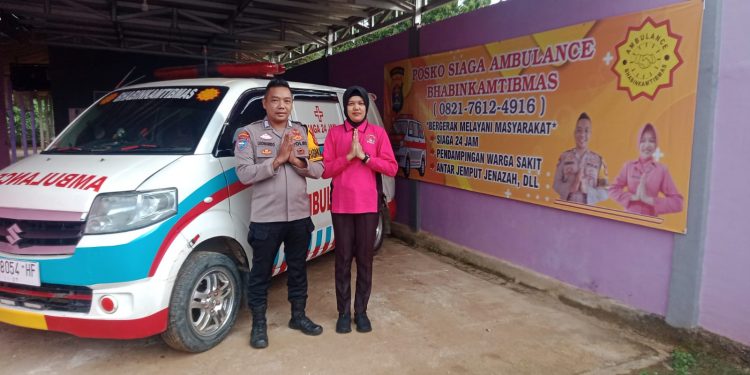 Luar Biasa! Bhabinkamtibmas Ini, Rela Ubah Mobil Pribadinya Menjadi Ambulans Gratis