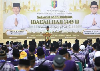 Lepas Jemaah Calon Haji Kloter Pertama Lampung, Gubernur Minta Jemaah Istiqomah Beribadah 