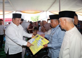 Gubernur Arinal Hadiri Pengajian Akbar di Lamsel, Juga Beri Bantuan Pupuk, Vaksin dan Benih Ikan