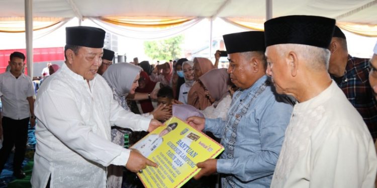 Gubernur Arinal Hadiri Pengajian Akbar di Lamsel, Juga Beri Bantuan Pupuk, Vaksin dan Benih Ikan