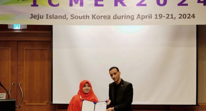 Dosen FMIPA Unila Raih Best Oral Presentation di Korea Selatan
