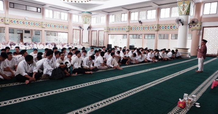 Rayakan Kelulusan, SMA Al Kautsar Gelar Sujud Syukur