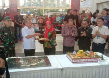 Walikota Eva Dwiana Resmikan Pasar Modern Pasar Raya Lebak Budi