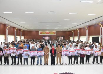 Walikota Eva Dwiana Berikan  Bantuan Operasional Dana Hibah Kepada 799 Masjid