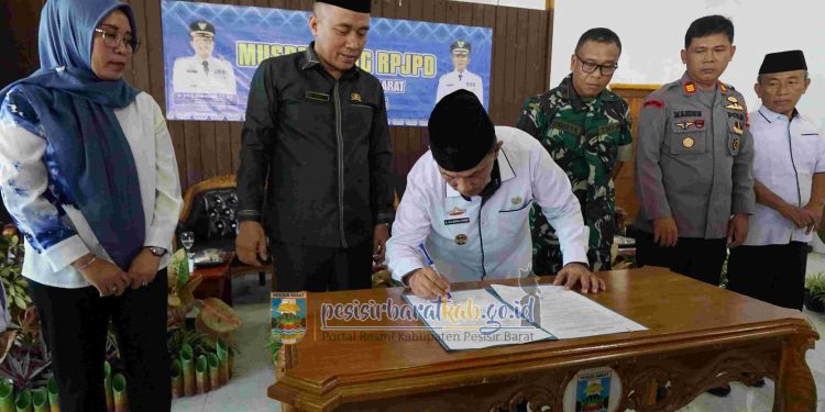 Buka Musrenbang RPJPD, Wakil Bupati Zulqoini Ingatkan Visi Pesibar Maju, Mandiri dan berkelanjutan